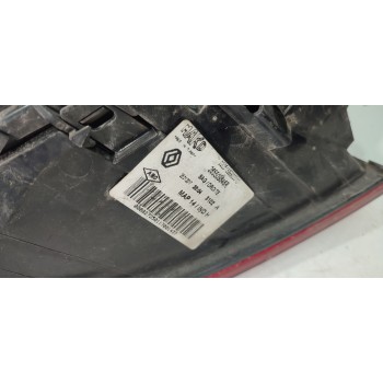 PILOTO TRASERO DERECHO 265509846R  - miniatura 2