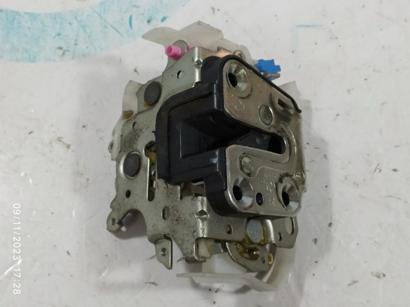 CERRADURA PUERTA DELANTERA DERECHA  - imagen 1