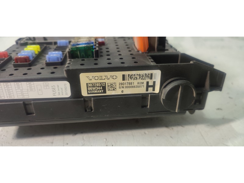 CAJA RELES / FUSIBLES 30728512  - imagen 2