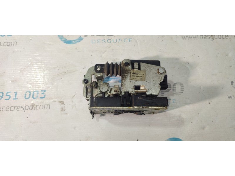 CERRADURA PUERTA TRASERA DERECHA 825029556R  - imagen 1