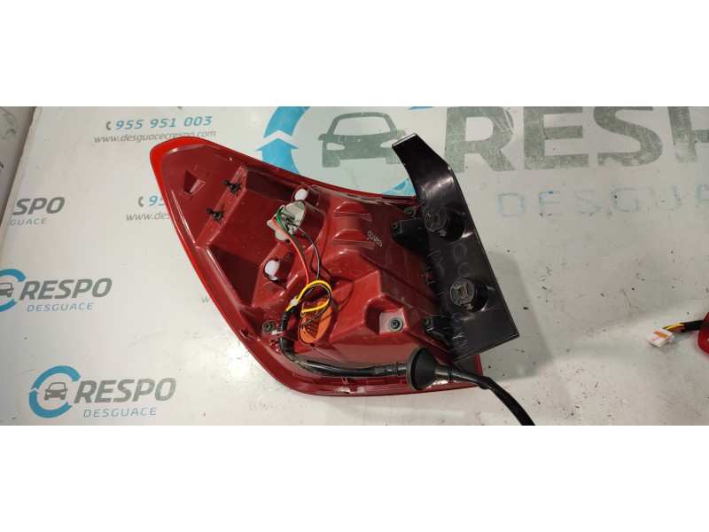 PILOTO TRASERO DERECHO 92402H8  - imagen 2