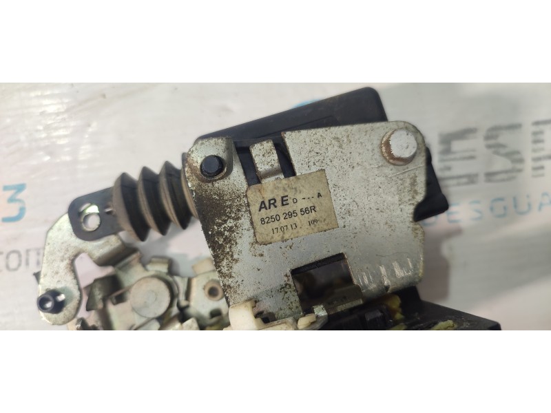 CERRADURA PUERTA TRASERA DERECHA 825029556R  - imagen 3