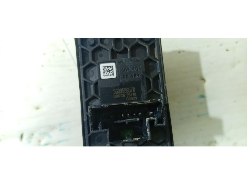 MANDO ELEVALUNAS DELANTERO IZQUIERDO 5G0959857D  - imagen 2