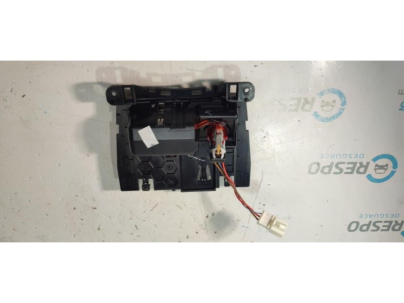 CENICERO 8K0857951C  - imagen 2