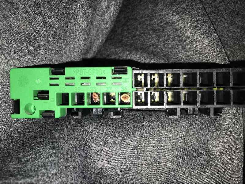 CAJA RELES / FUSIBLES 9660452399  - imagen 2