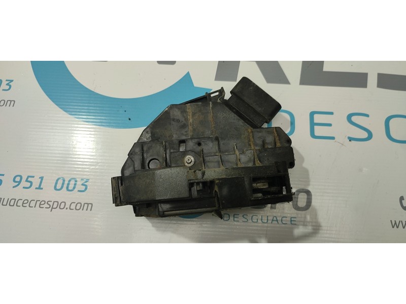 CERRADURA PUERTA TRASERA DERECHA 8A6AA26412AE  - imagen 1