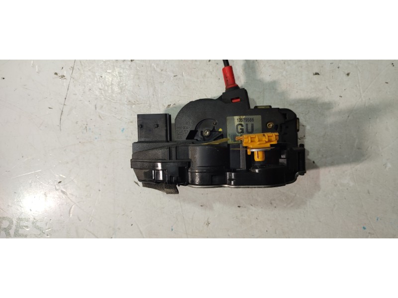 CERRADURA PUERTA TRASERA DERECHA 13579566  - imagen 1