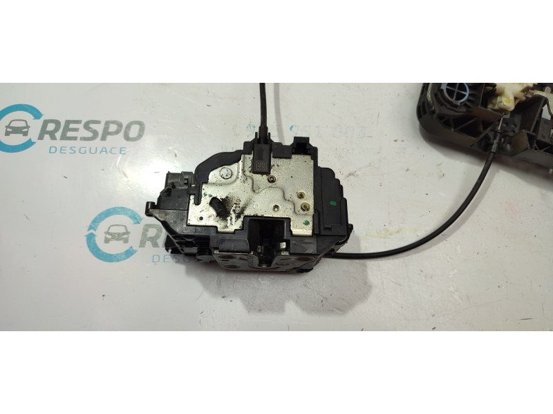 CERRADURA PUERTA TRASERA DERECHA 825020033R  - imagen 3