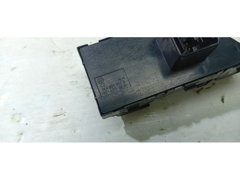 MANDO ELEVALUNAS DELANTERO IZQUIERDO 1K4959857B  - imagen 2