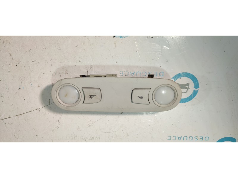 LUZ INTERIOR 8T0947111AT  - imagen 1