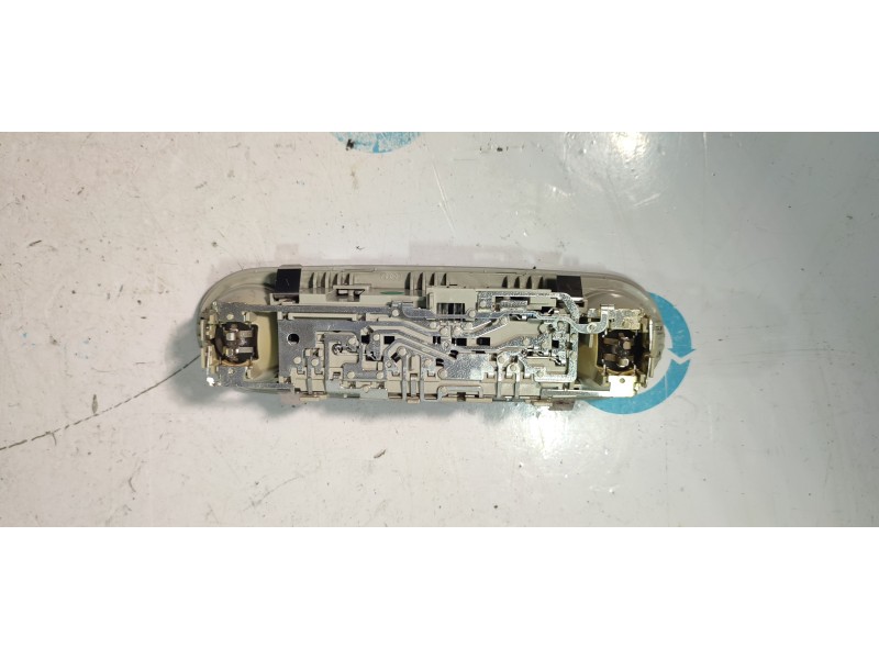 LUZ INTERIOR 8T0947111AT  - imagen 2