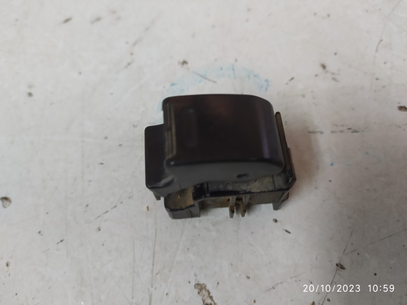 MANDO ELEVALUNAS DELANTERO DERECHO  - imagen 1