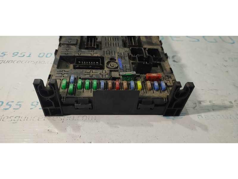 CAJA RELES / FUSIBLES  - imagen 2