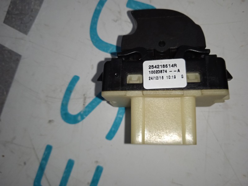 MANDO ELEVALUNAS DELANTERO DERECHO 254218614R  - imagen 3