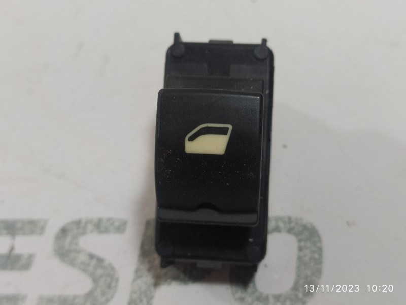 MANDO ELEVALUNAS DELANTERO DERECHO 98044803ZD  - imagen 1