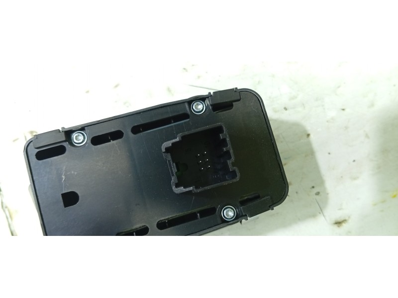 MANDO ELEVALUNAS TRASERO IZQUIERDO 670025405  - imagen 3