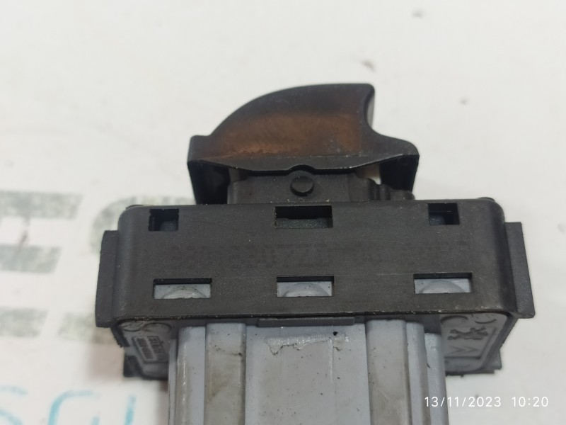 MANDO ELEVALUNAS DELANTERO DERECHO 98016307ZD  - imagen 2