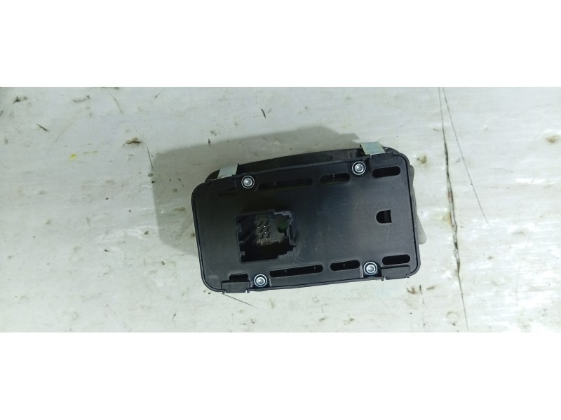 MANDO ELEVALUNAS TRASERO DERECHO 670025405  - imagen 3