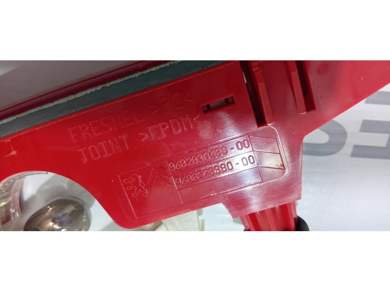 LUZ CENTRAL DE FRENO 9682830180  - imagen 2