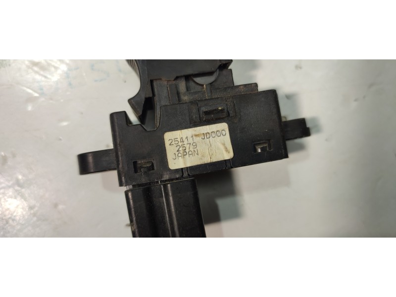 MANDO ELEVALUNAS TRASERO IZQUIERDO 25411JD000  - imagen 2