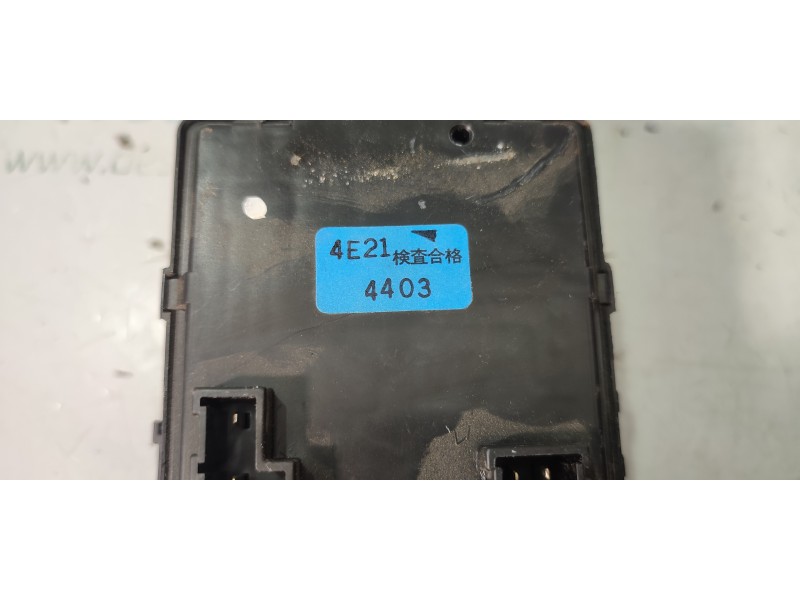 CAJA RELES / FUSIBLES 4E214403  - imagen 3