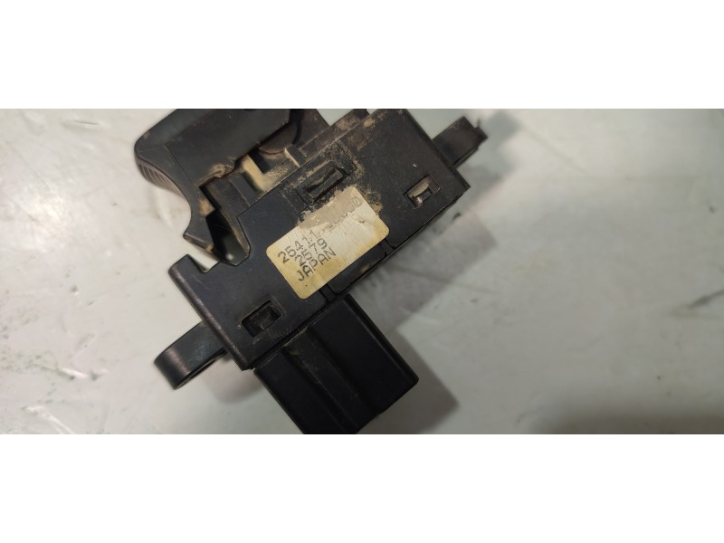 MANDO ELEVALUNAS TRASERO DERECHO 25411JD000  - imagen 2