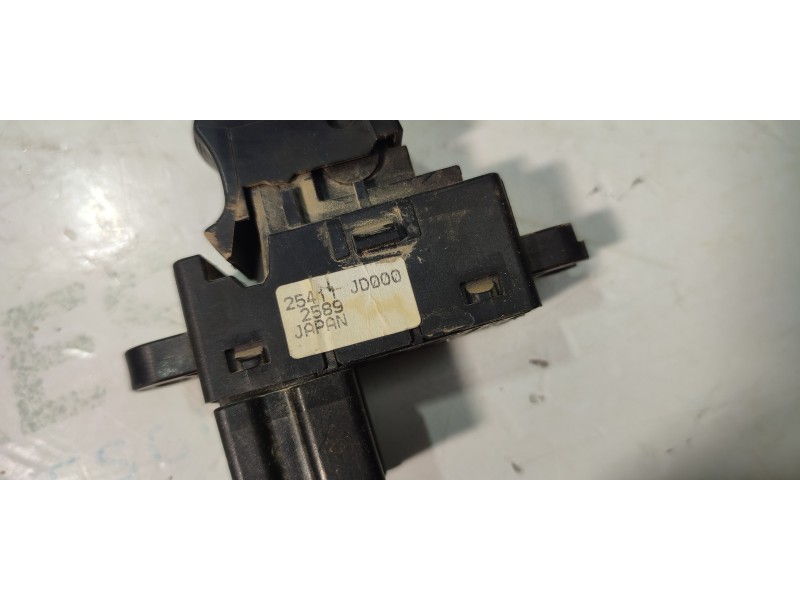 MANDO ELEVALUNAS DELANTERO DERECHO 25411JD000  - imagen 2