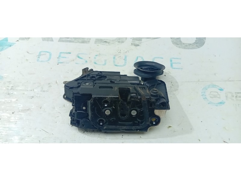 CERRADURA PUERTA TRASERA DERECHA 5K4839016B  - imagen 3