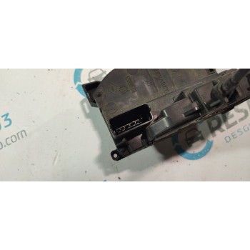 CERRADURA PUERTA TRASERA DERECHA 825020033R  - miniatura 3