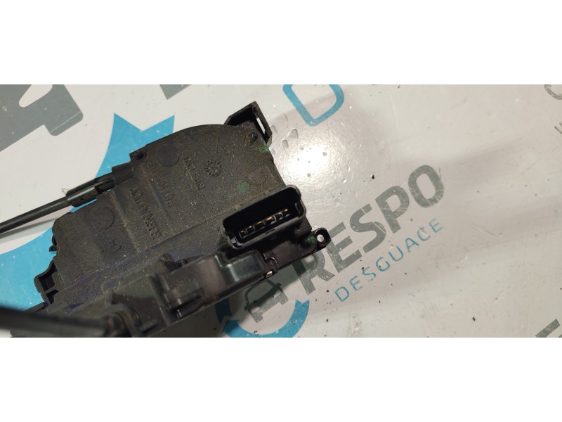 CERRADURA PUERTA TRASERA IZQUIERDA 825030032R  - imagen 2