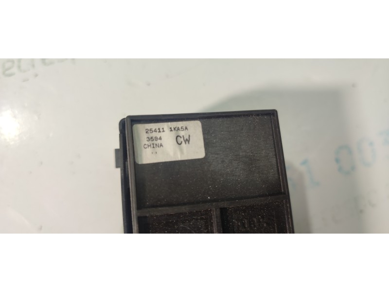 MANDO ELEVALUNAS DELANTERO DERECHO 254111KA5A  - imagen 2