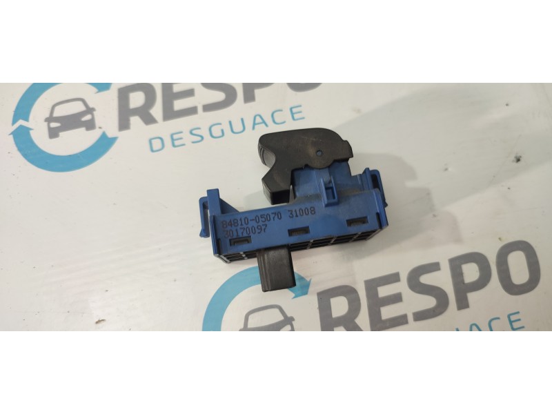 MANDO ELEVALUNAS DELANTERO DERECHO 8481005070  - imagen 2