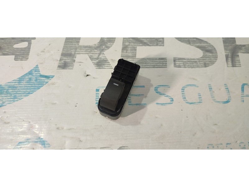 MANDO ELEVALUNAS DELANTERO DERECHO BBP366370B  - imagen 1