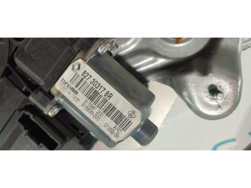 ELEVALUNAS TRASERO DERECHO 827303178R  - imagen 2