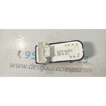 MANDO ELEVALUNAS TRASERO DERECHO D09H66370  - miniatura 2