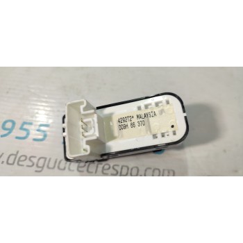 MANDO ELEVALUNAS DELANTERO DERECHO D09H66370  - miniatura 2