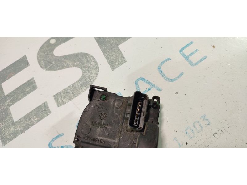 CERRADURA PUERTA TRASERA IZQUIERDA 825030002R  - imagen 2