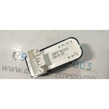 MANDO ELEVALUNAS TRASERO IZQUIERDO D09H66370  - miniatura 2