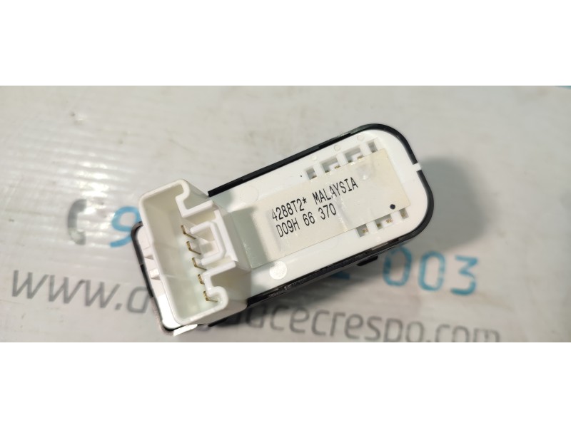 MANDO ELEVALUNAS TRASERO IZQUIERDO D09H66370  - imagen 2