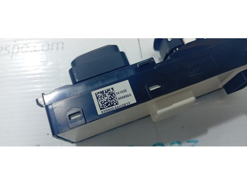 MANDO ELEVALUNAS TRASERO IZQUIERDO 93580D4AH0BYF  - imagen 2