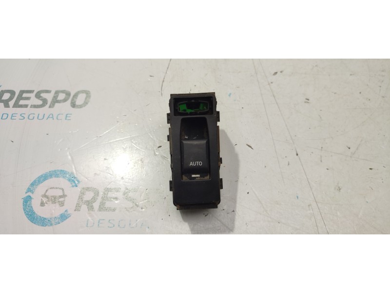 MANDO ELEVALUNAS DELANTERO DERECHO 04602786AA  - imagen 1