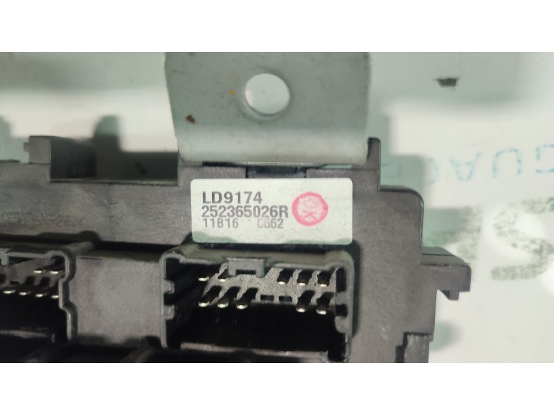 CAJA RELES / FUSIBLES 252365026R  - imagen 3