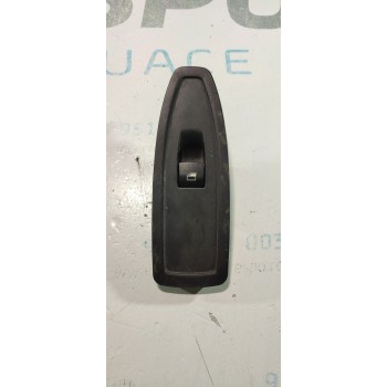 MANDO ELEVALUNAS DELANTERO DERECHO 9208107 