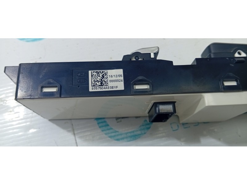 MANDO ELEVALUNAS DELANTERO DERECHO 93575D4AE0BYF  - imagen 2