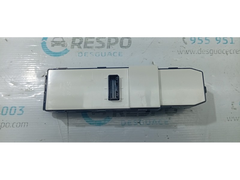 MANDO ELEVALUNAS DELANTERO DERECHO 93575D4AE0BYF  - imagen 3