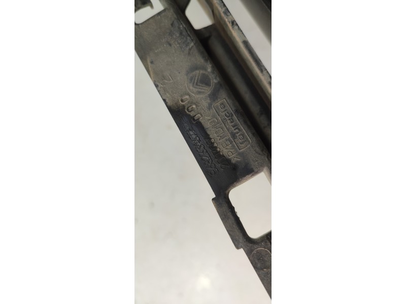 REJILLA DELANTERA 9682331677  - imagen 2