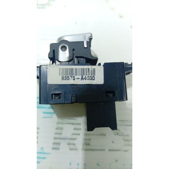 MANDO ELEVALUNAS DELANTERO DERECHO 93575A4030 / 93575A4030CA  - miniatura 3