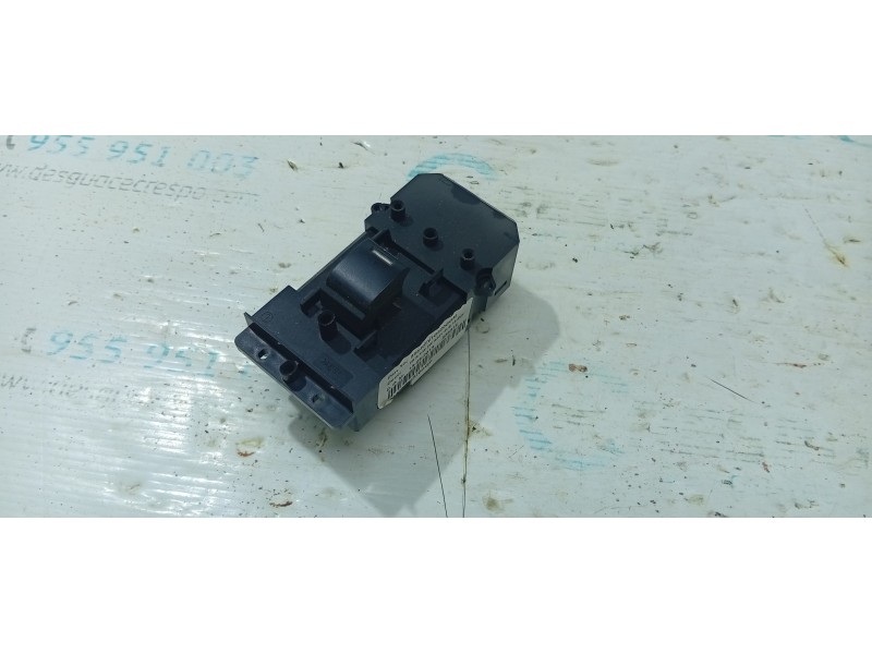 MANDO ELEVALUNAS DELANTERO DERECHO 83540TV1G520GGM  - imagen 1