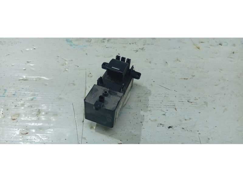 MANDO ELEVALUNAS TRASERO IZQUIERDO 83790TV1E420BLK  - imagen 1