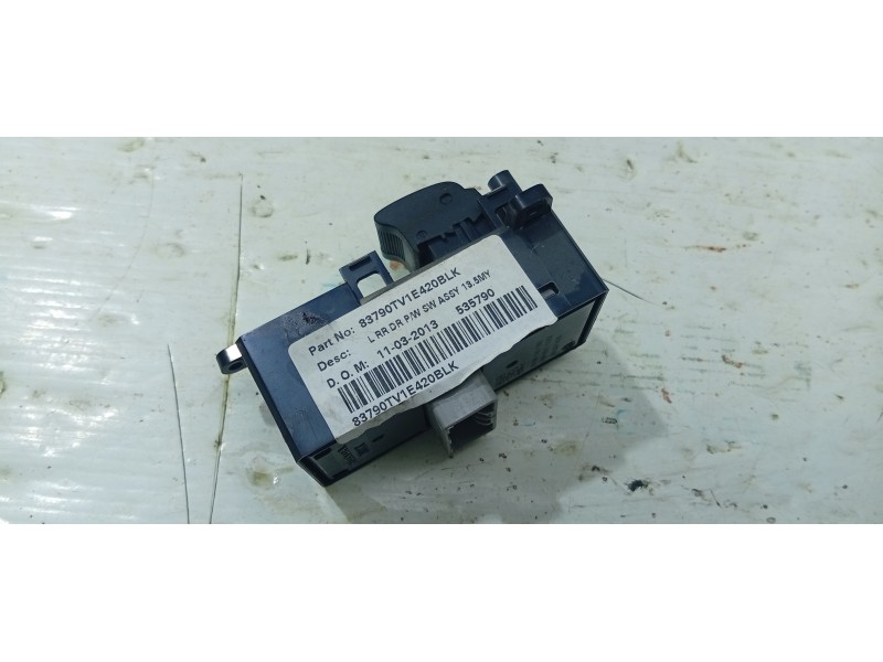 MANDO ELEVALUNAS TRASERO IZQUIERDO 83790TV1E420BLK  - imagen 2